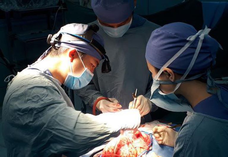 Phẫu thuật cắt bỏ đại tràng sẽ được chỉ định cho những bệnh nhân mãn tính giai đoạn nặng